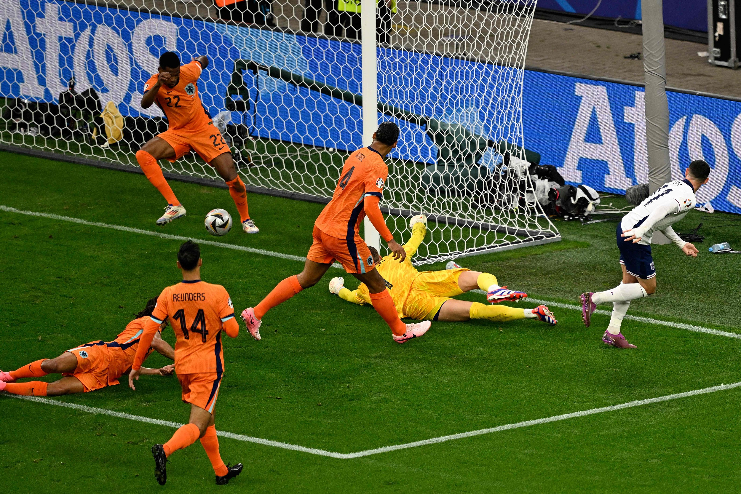 关于英格兰主场大战保加利亚,轻松取得胜利的信息 关于英格兰主场大战保加利亚,轻松取得胜利的信息