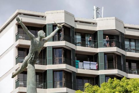 九游体育APP下载-葡萄牙联赛新冠疫情蔓延,多场比赛延期的简单介绍