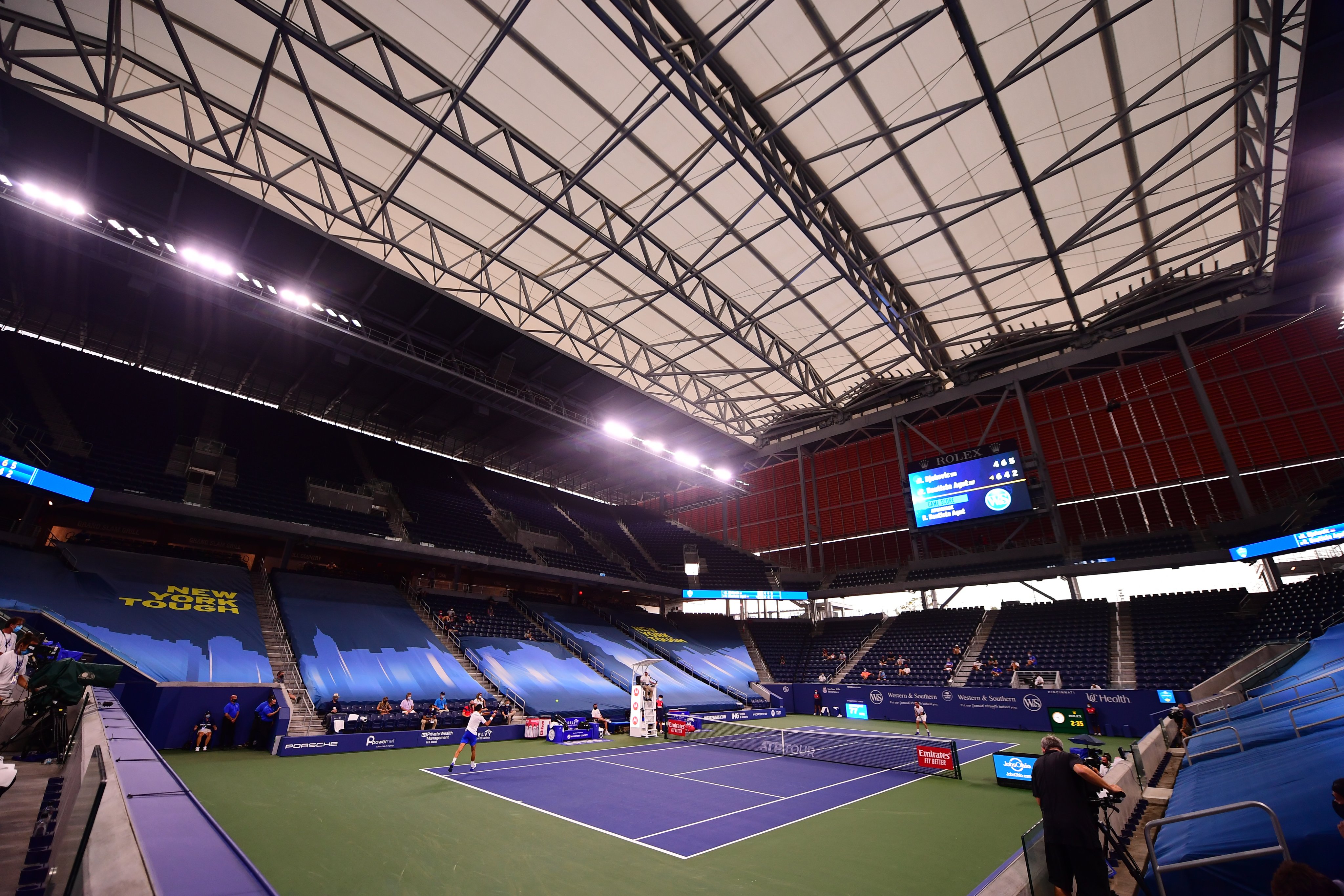 体育赛事吸引眼球,观众尽情欢乐的简单介绍 体育赛事吸引眼球,观众尽情欢乐的简单介绍