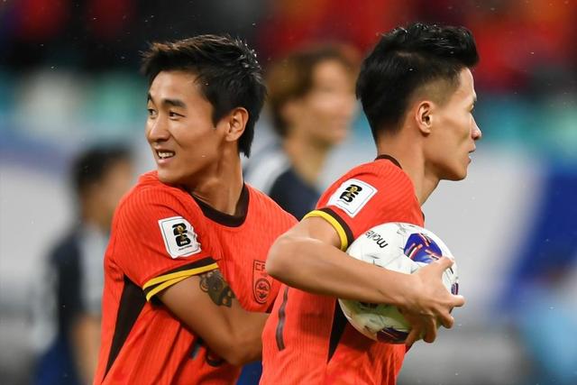 九游体育官方入口-实力强劲球队犯错频频,反思成败之道