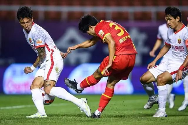 上港战胜泰达,恒大遭遇劲敌逼近积分榜 上港战胜泰达,恒大遭遇劲敌逼近积分榜