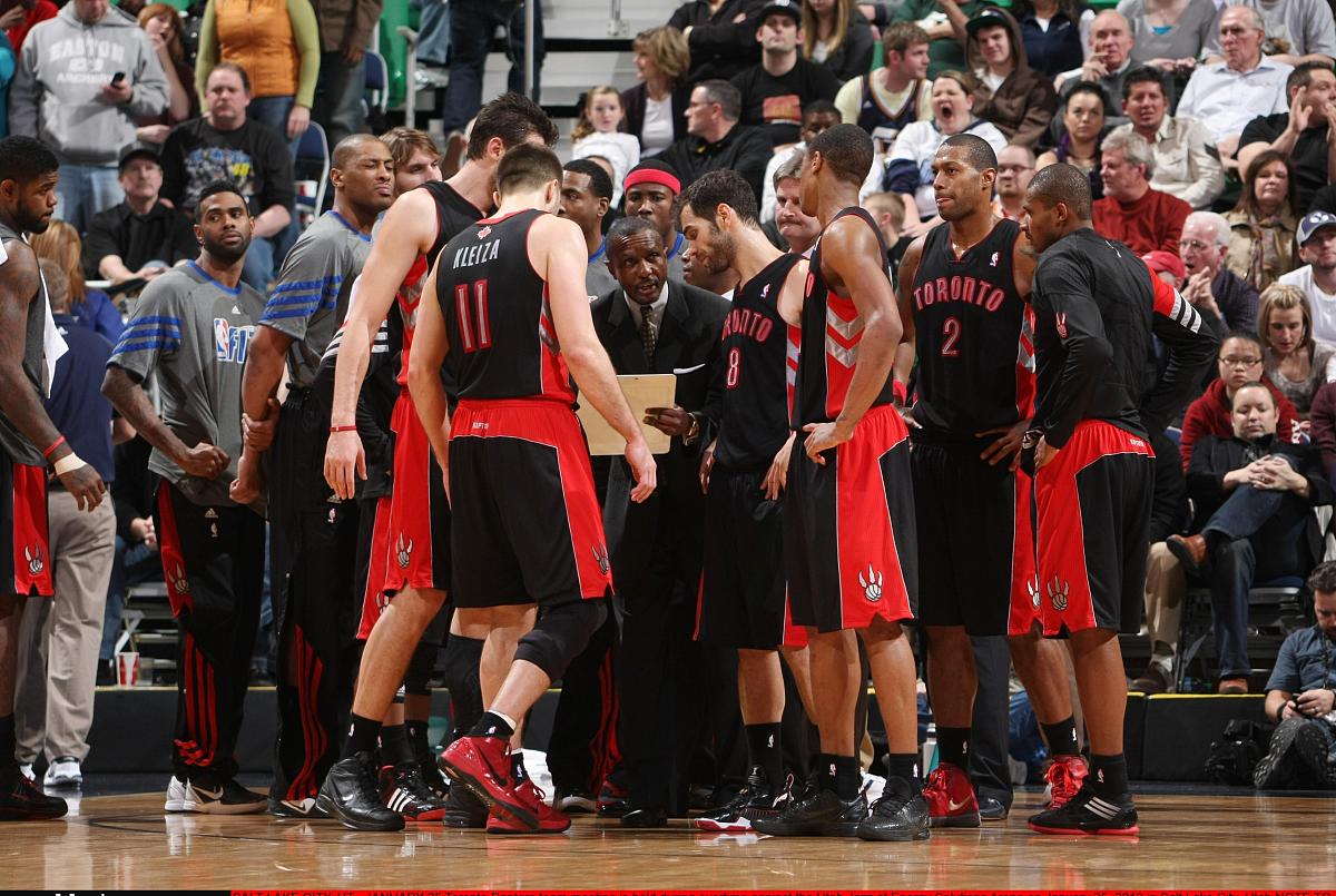 关于球员的出色发挥带领球队取得胜利,赛场上充满激情!的信息 关于球员的出色发挥带领球队取得胜利,赛场上充满激情!的信息