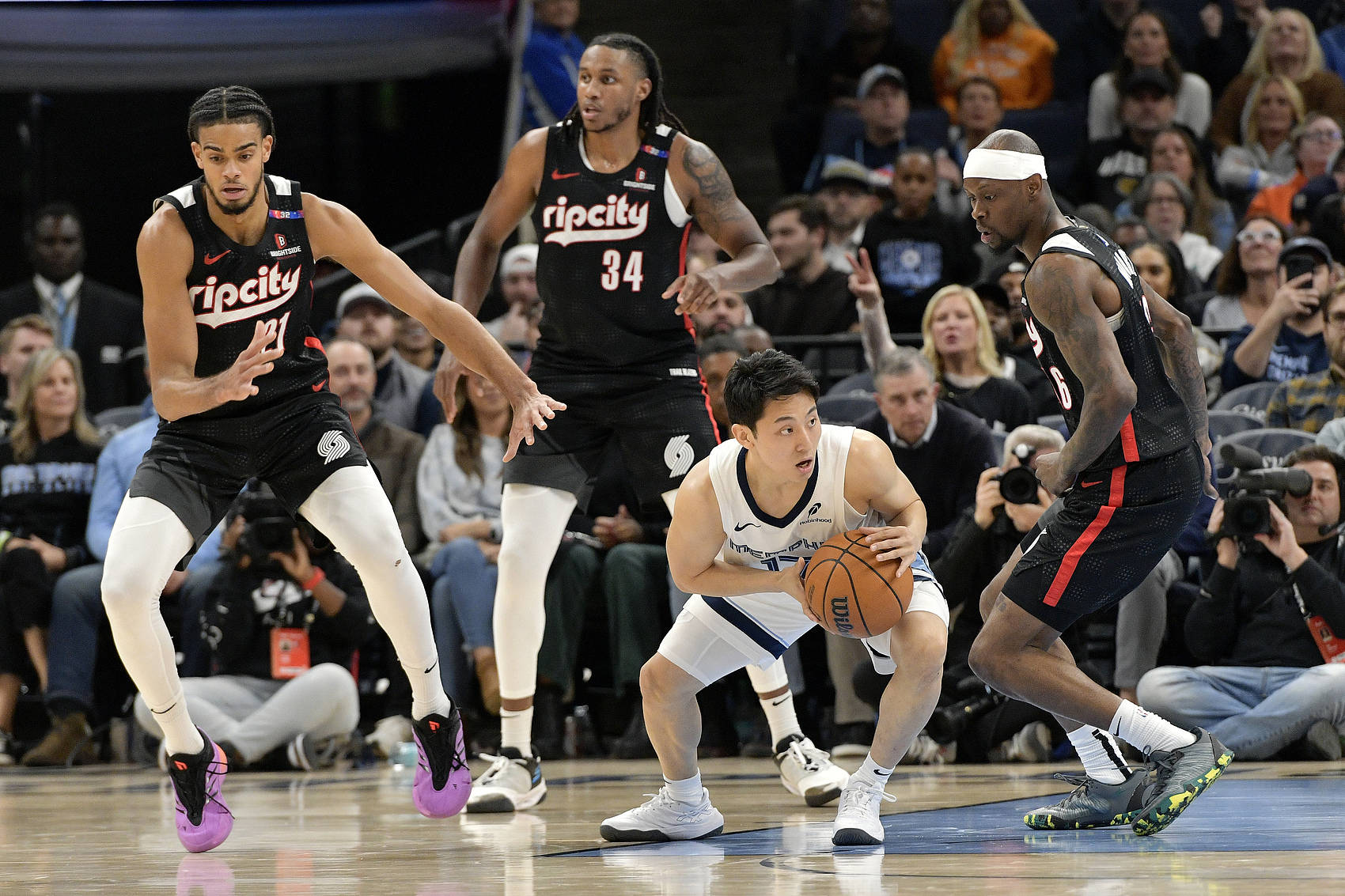 开拓者客场大胜魔术,士气高涨的简单介绍 开拓者客场大胜魔术,士气高涨的简单介绍