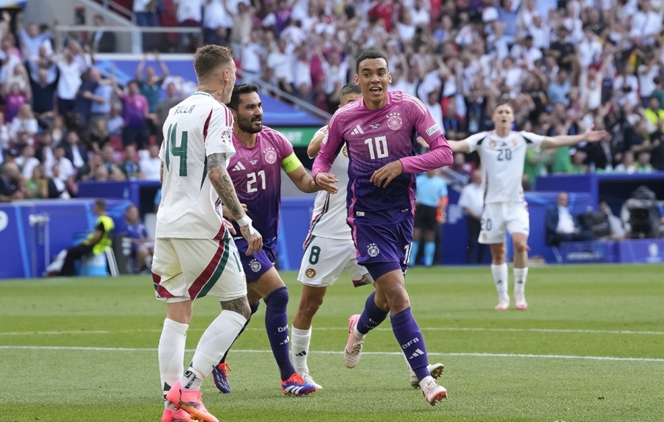 德国国家队备战比赛,期待首胜 德国国家队备战比赛,期待首胜