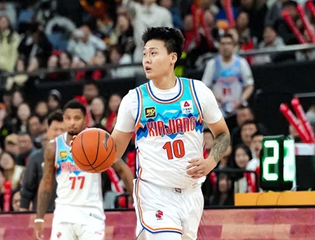 外援发挥出色,协助球队取得胜利 外援发挥出色,协助球队取得胜利