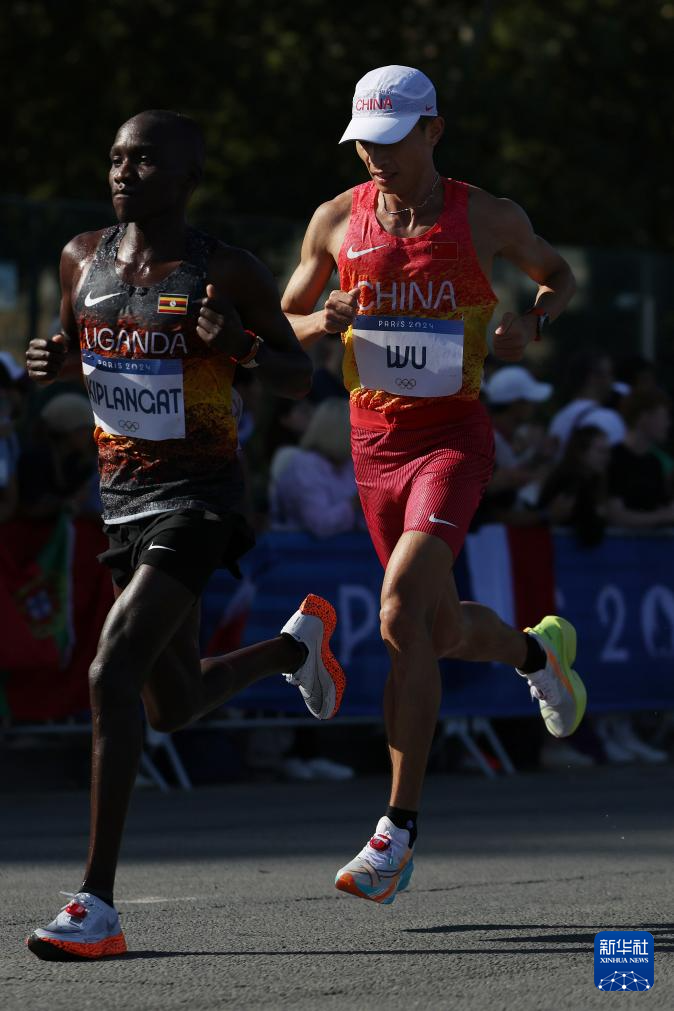 九游官网-墨西哥田径选手飞奔冲刺,夺得冠军