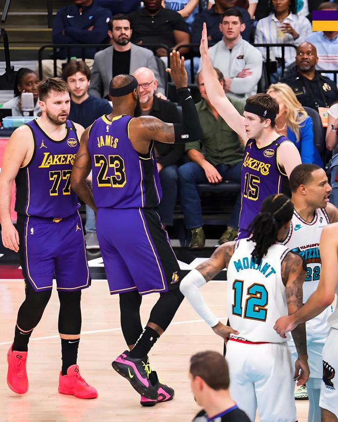 九游娱乐网页-湖人双核联手,轻松战胜对手