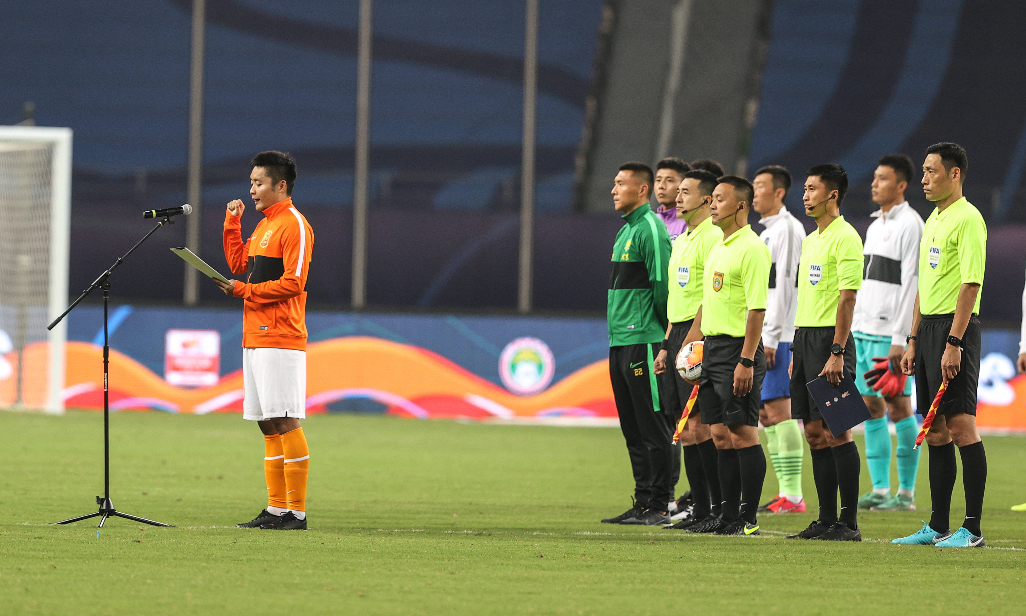 青岛黄海球员表现神勇,扭转形势 青岛黄海球员表现神勇,扭转形势