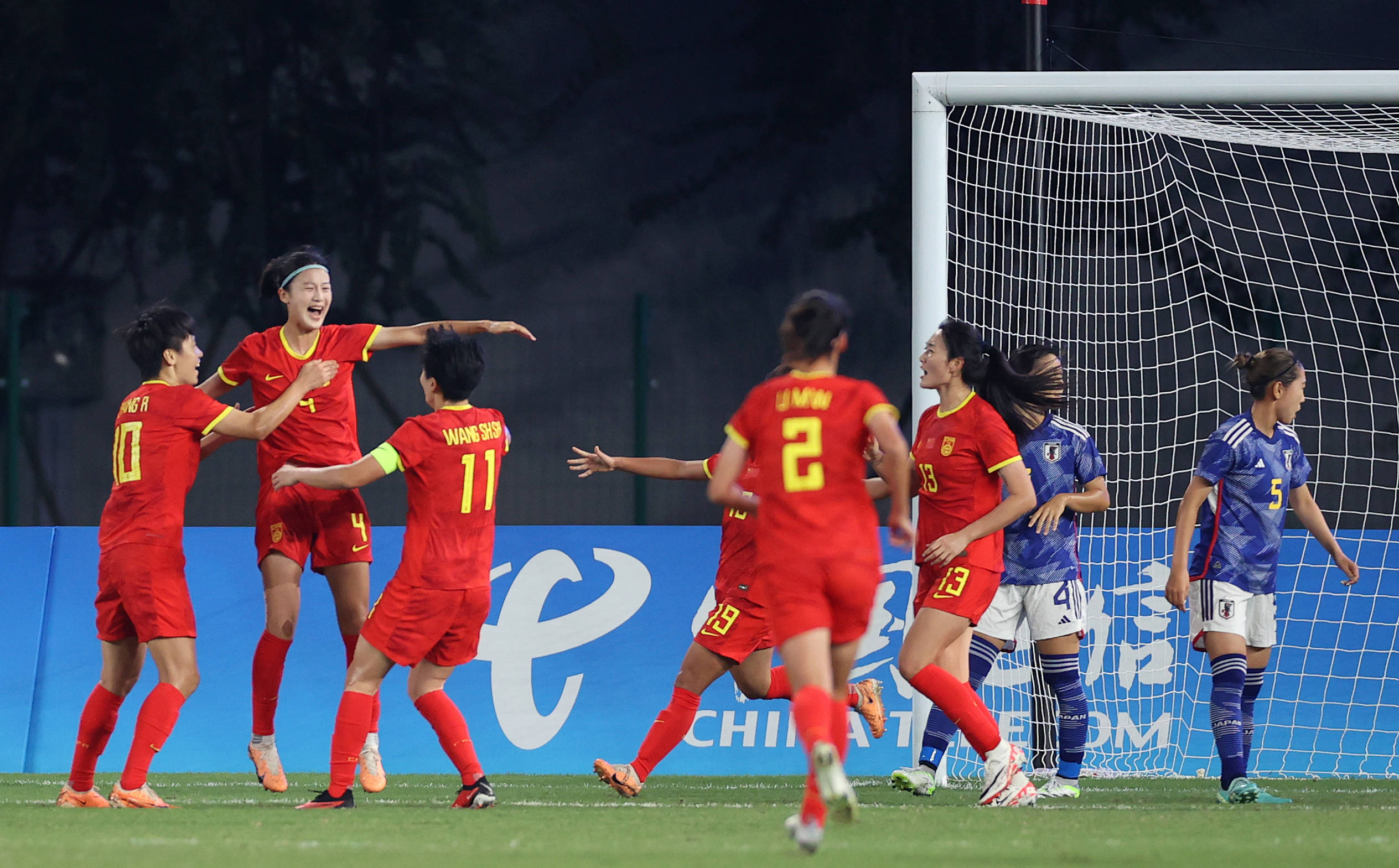 九游体育官方入口-亚洲杯足球赛上中国女队表现抢眼