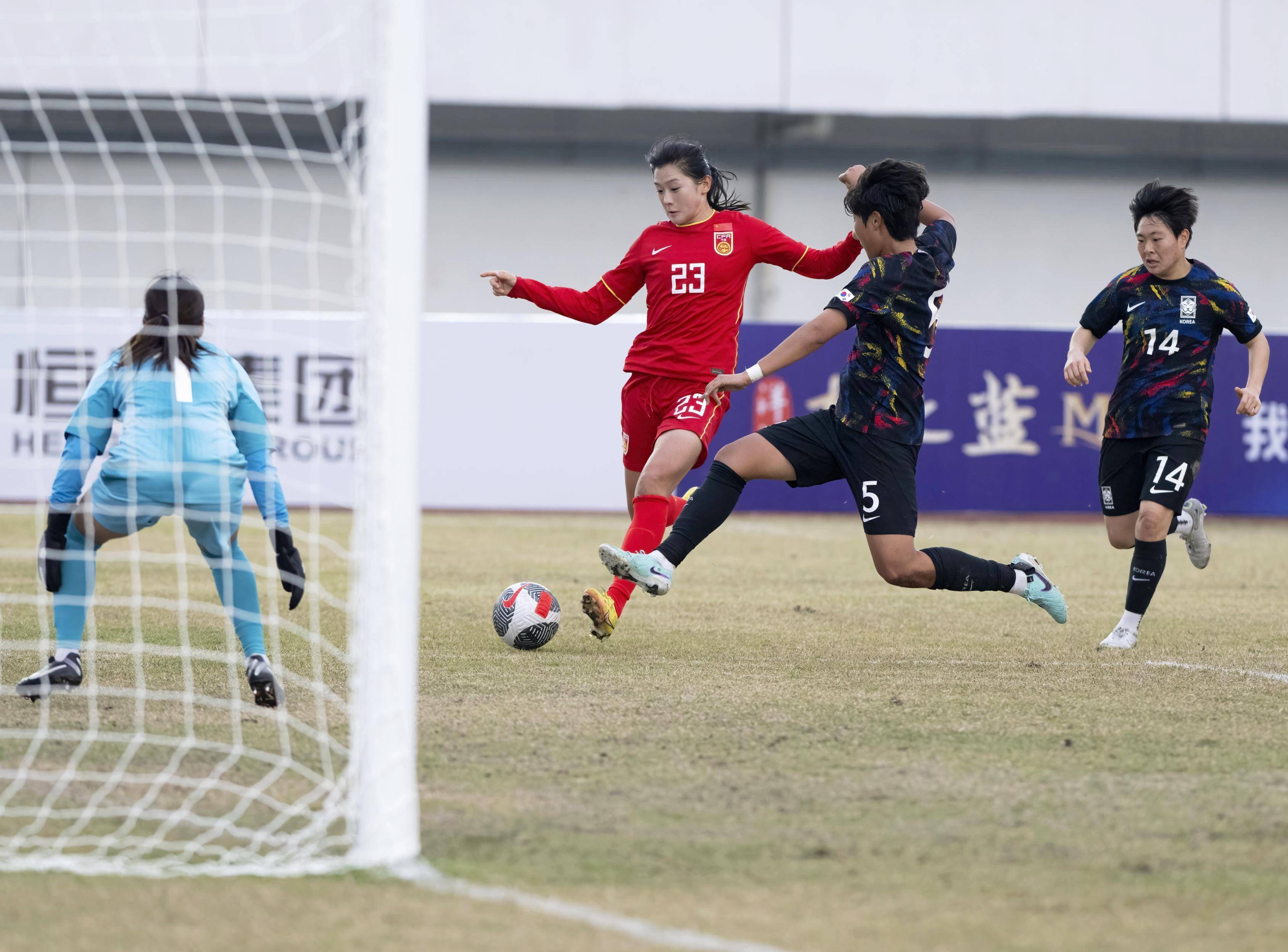 亚洲杯足球赛上中国女队表现抢眼 亚洲杯足球赛上中国女队表现抢眼