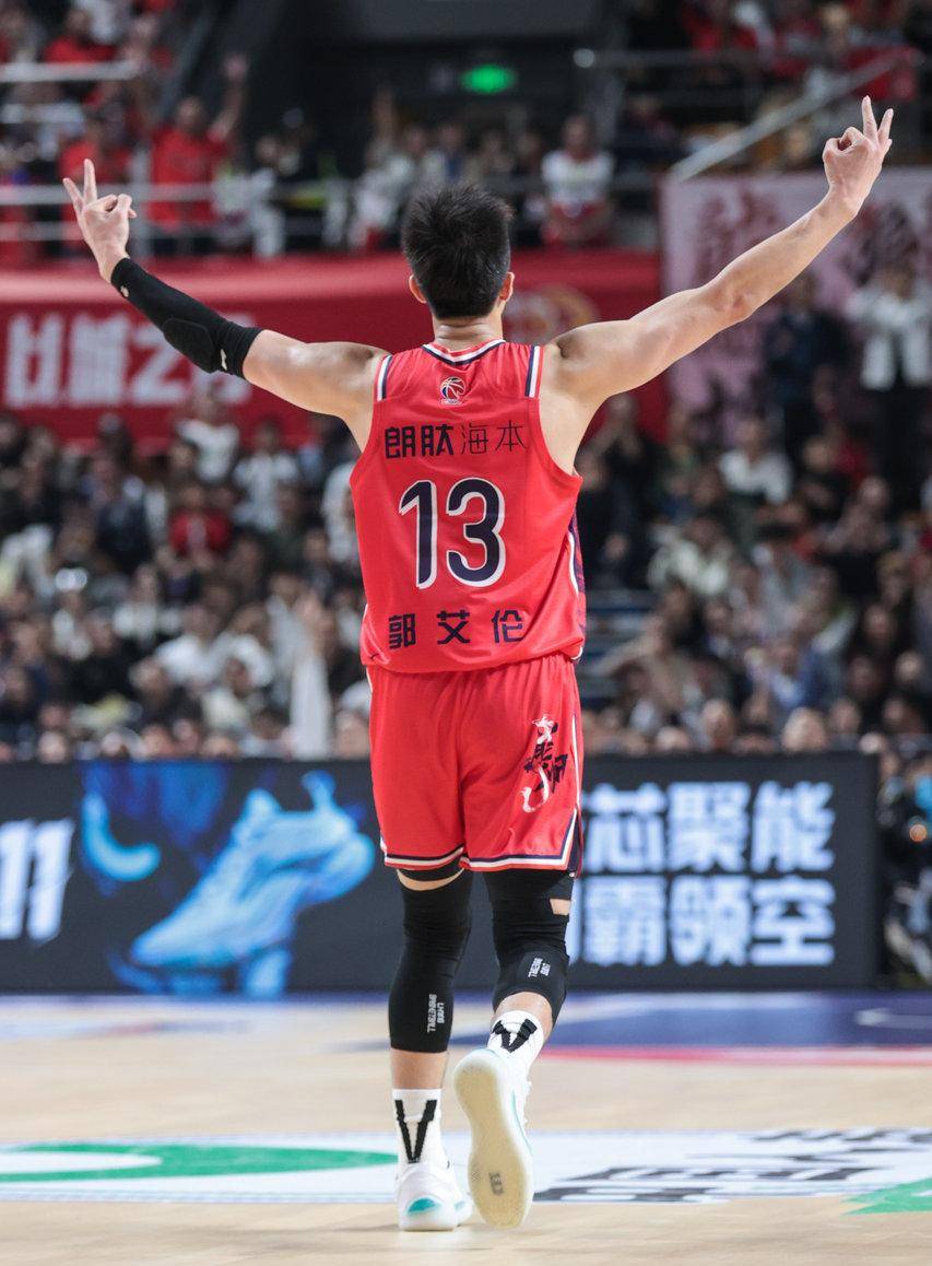 九游游戏-广东队在球场上实现惊艳逆转获胜