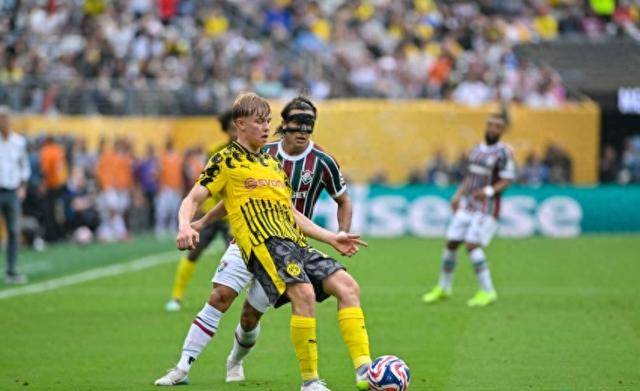 多特蒙德门将发挥神勇,助球队击败对手 多特蒙德门将发挥神勇,助球队击败对手