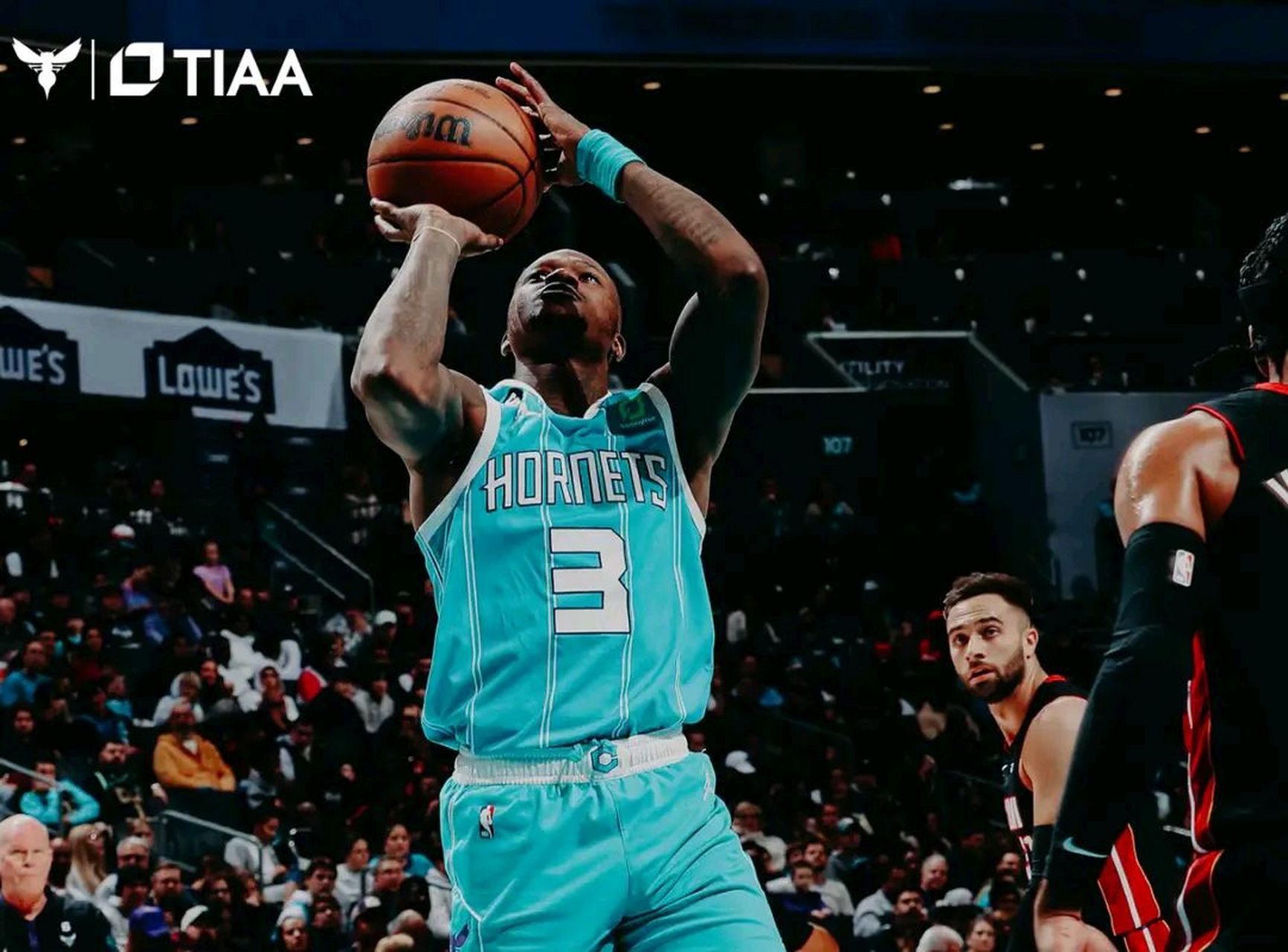 热火主场惨遭黄蜂绝杀困扰球队连败的简单介绍