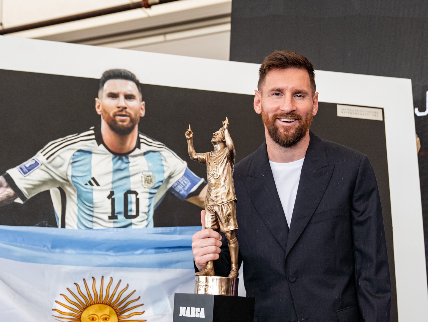 梅斯球员荣膺最佳表现赢得球迷喝彩 梅斯球员荣膺最佳表现赢得球迷喝彩