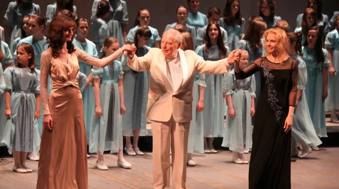 拉脱维亚队员斩获冠军，圆梦巅峰