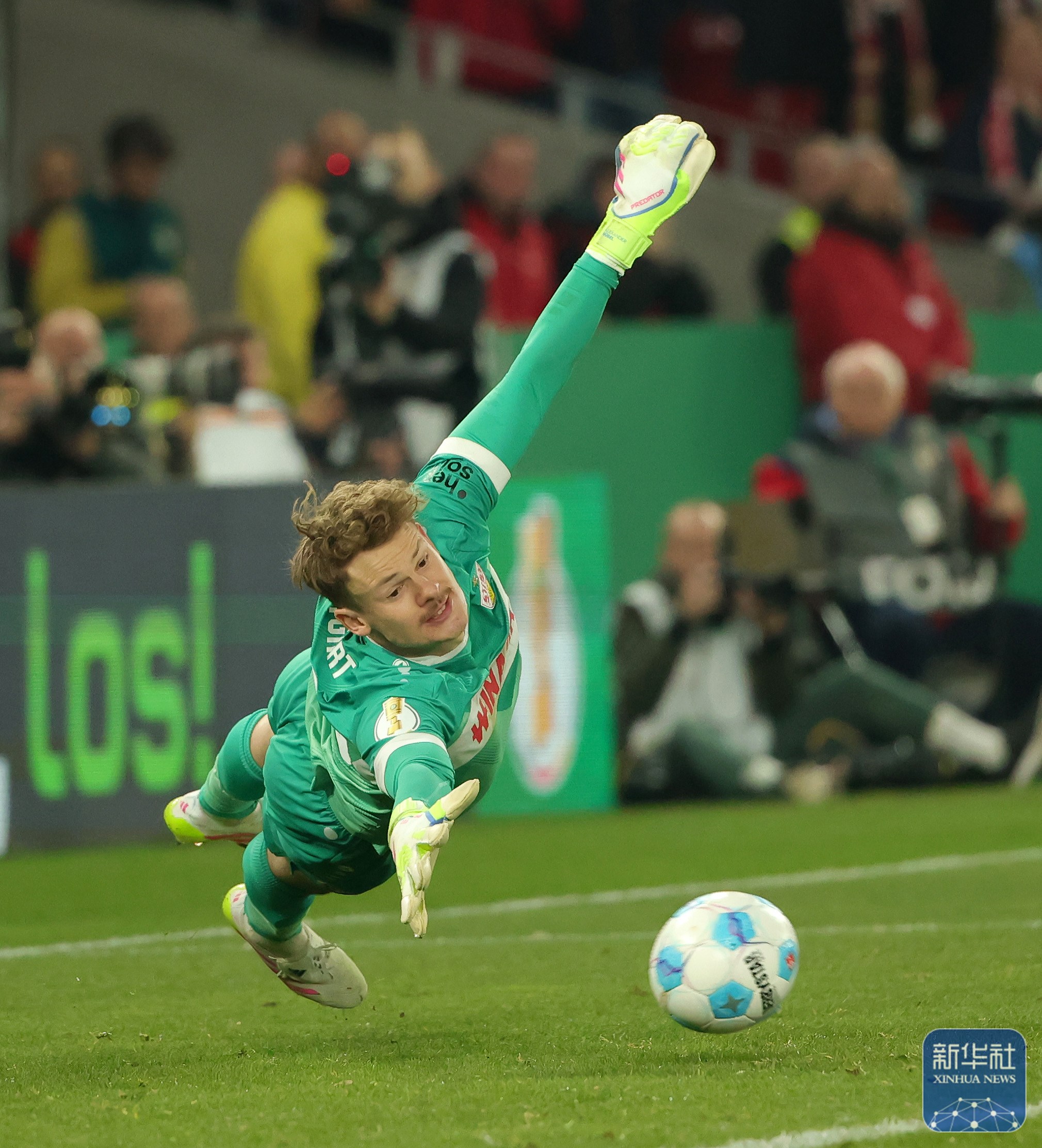 9you娱乐-德国队在关键比赛中获得惊险胜利