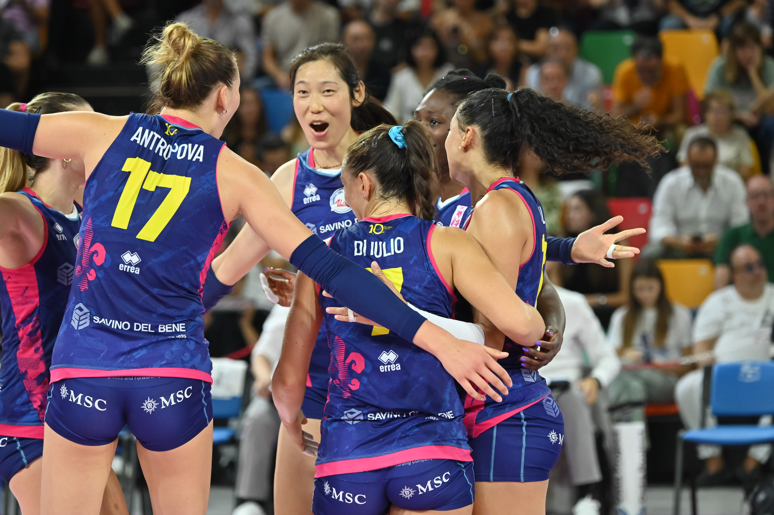 九游娱乐网站-意大利排球队合力作战,晋级四强