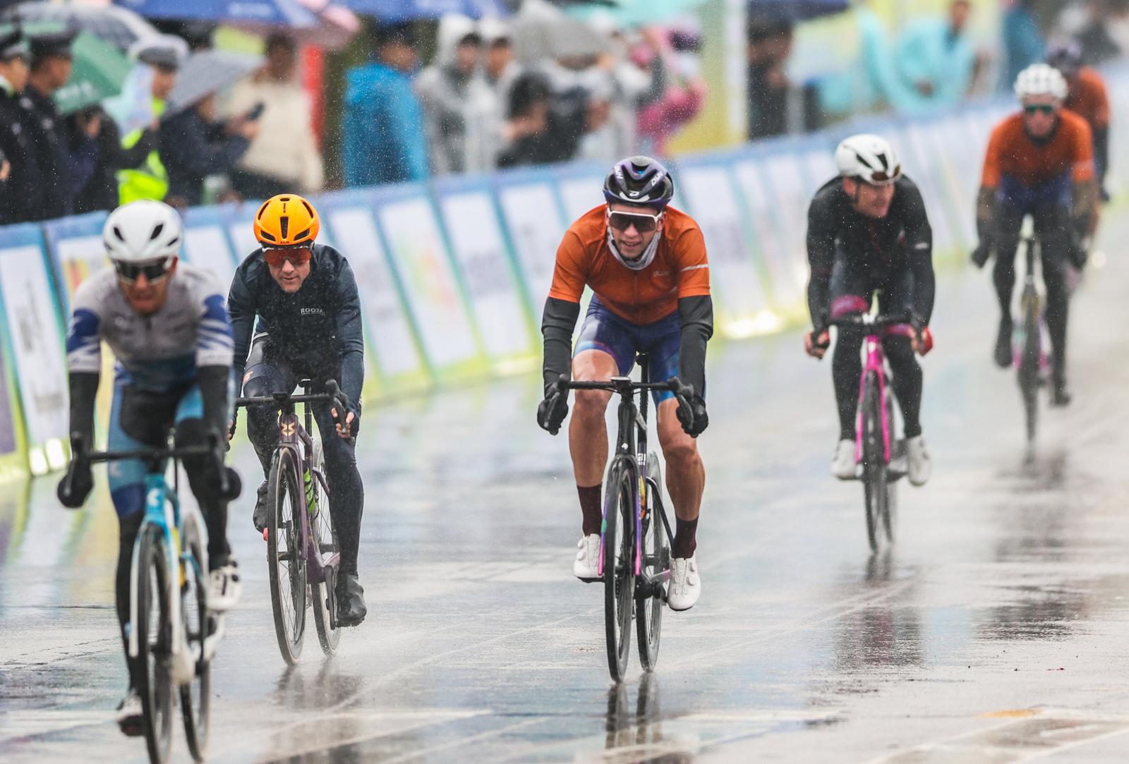 法国自行车队团体赛表现出色,夺得金牌 法国自行车队团体赛表现出色,夺得金牌