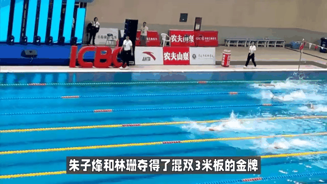 九游体育直播-巨浪汹涌胜利,游泳选手再夺金牌