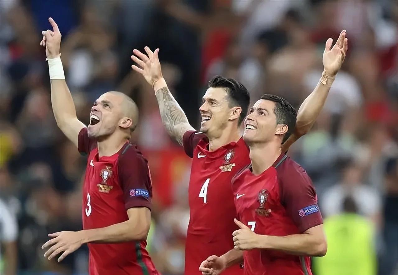 葡萄牙大胜荷兰,成功跻身欧洲杯小组第一 葡萄牙大胜荷兰,成功跻身欧洲杯小组第一