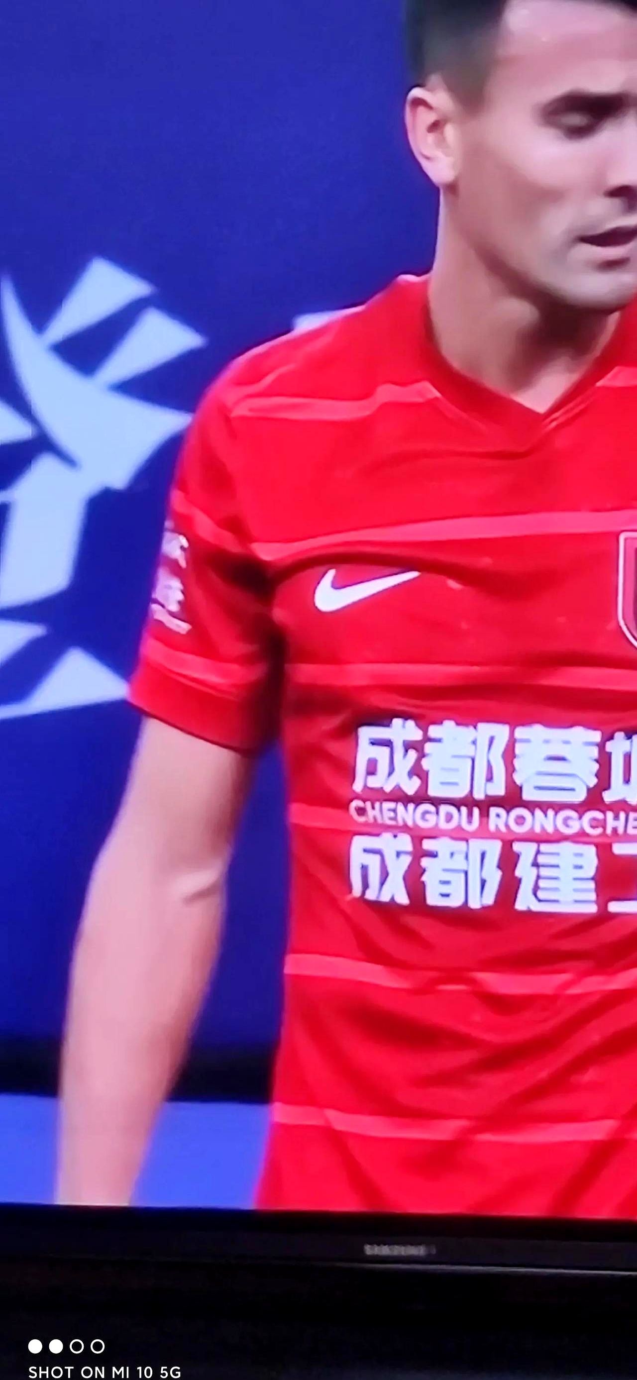 九游体育官方入口-效尔立城都系,外组球助前方夺赛斩巴一