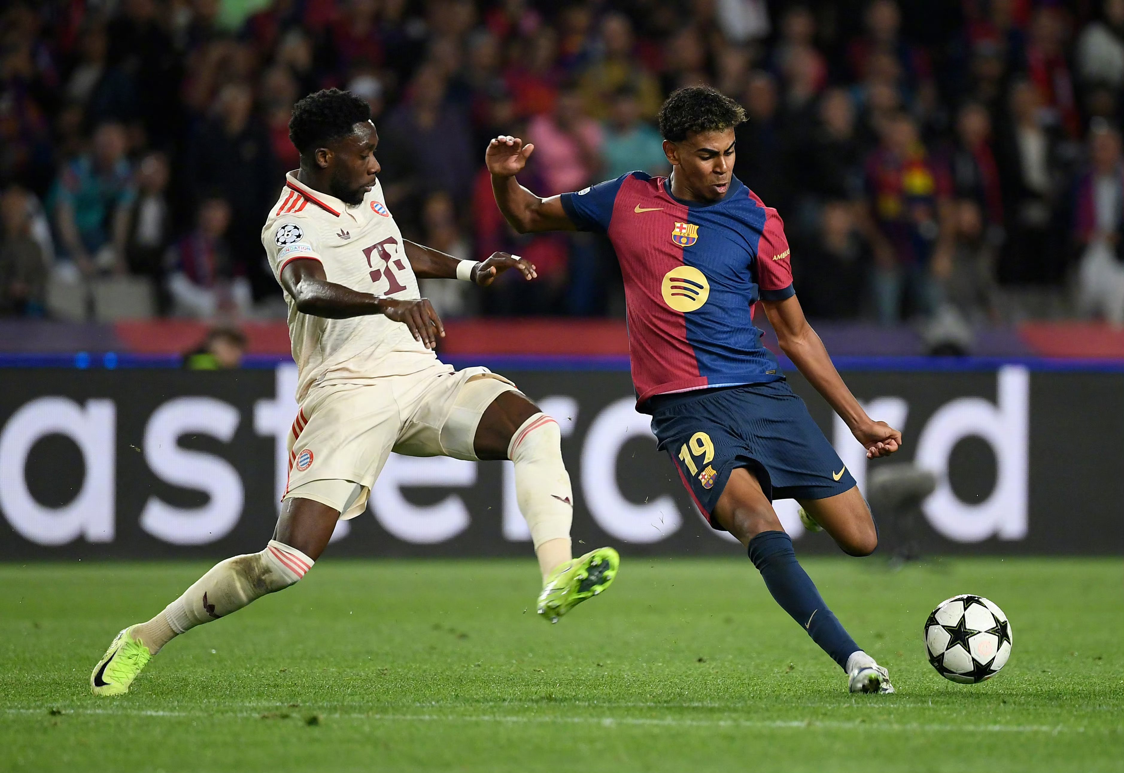 巴萨主场逆转拜仁，晋级八强