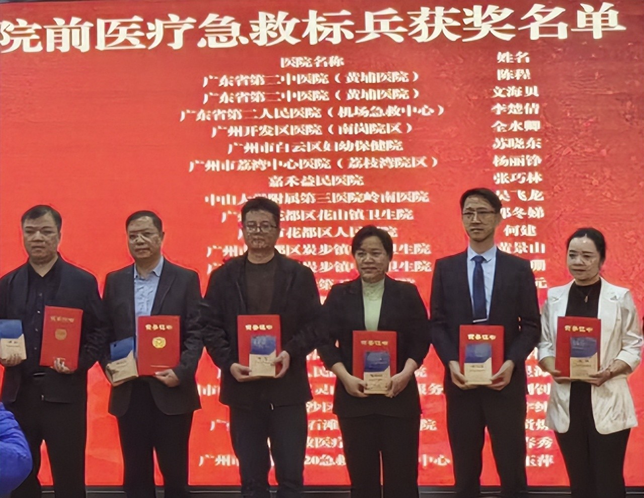 九游体育APP下载-医疗队紧急出手!选手突发状况,紧急就医