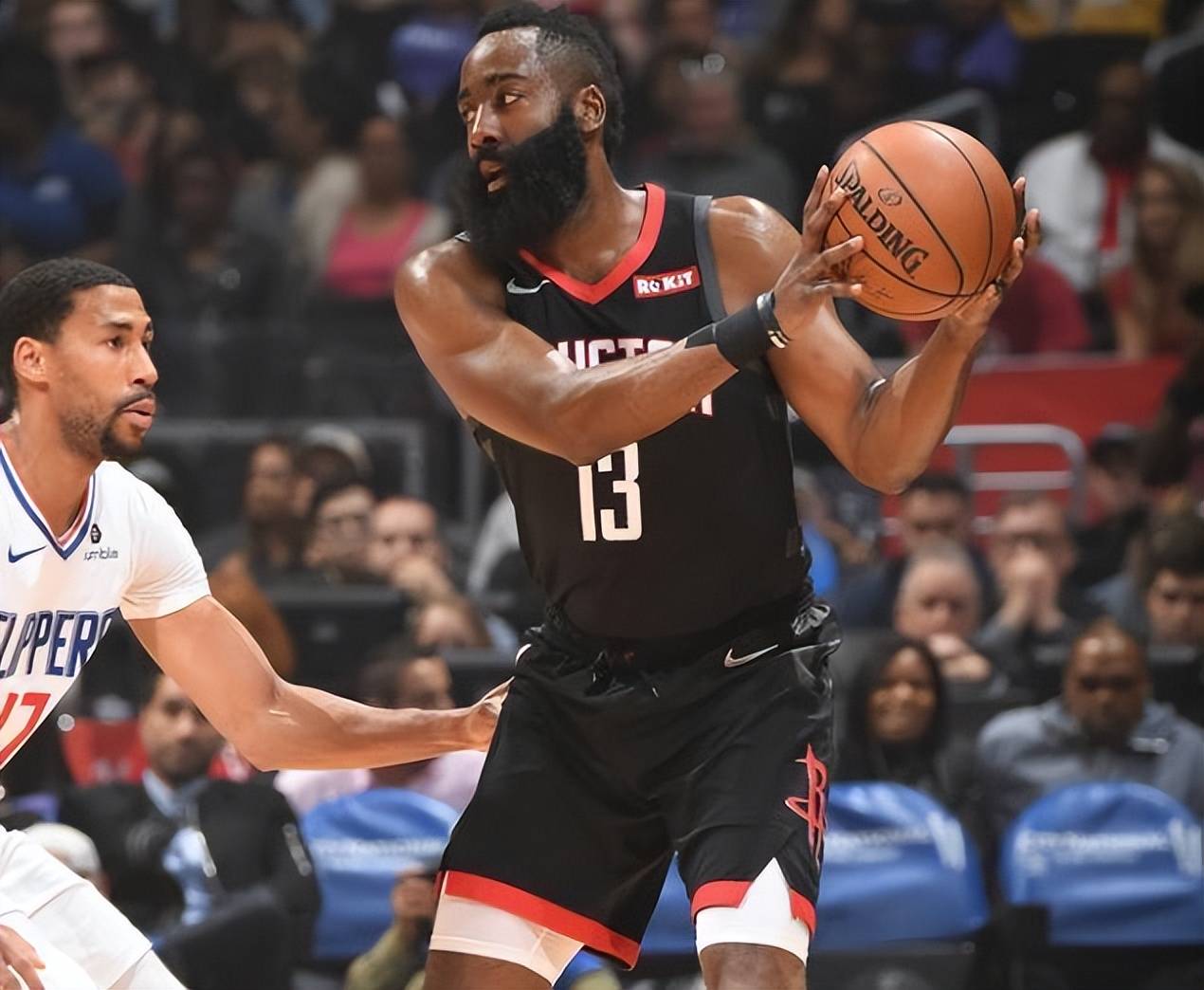 新晋球员上演惊艳表演,成为焦点人物 新晋球员上演惊艳表演,成为焦点人物