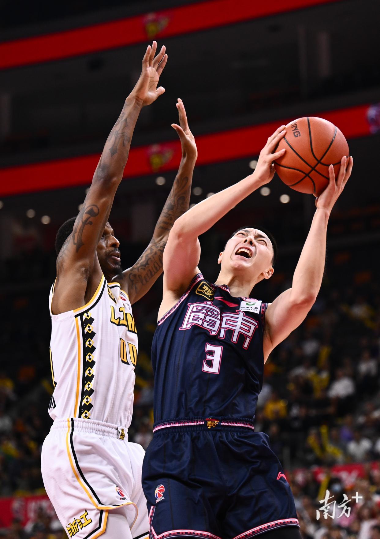 广东宏远主场连胜，射手组合强势崛起