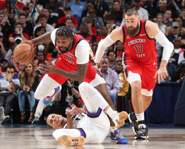 九游体育-鹈鹕队主场失利,季后赛资格悬念重重