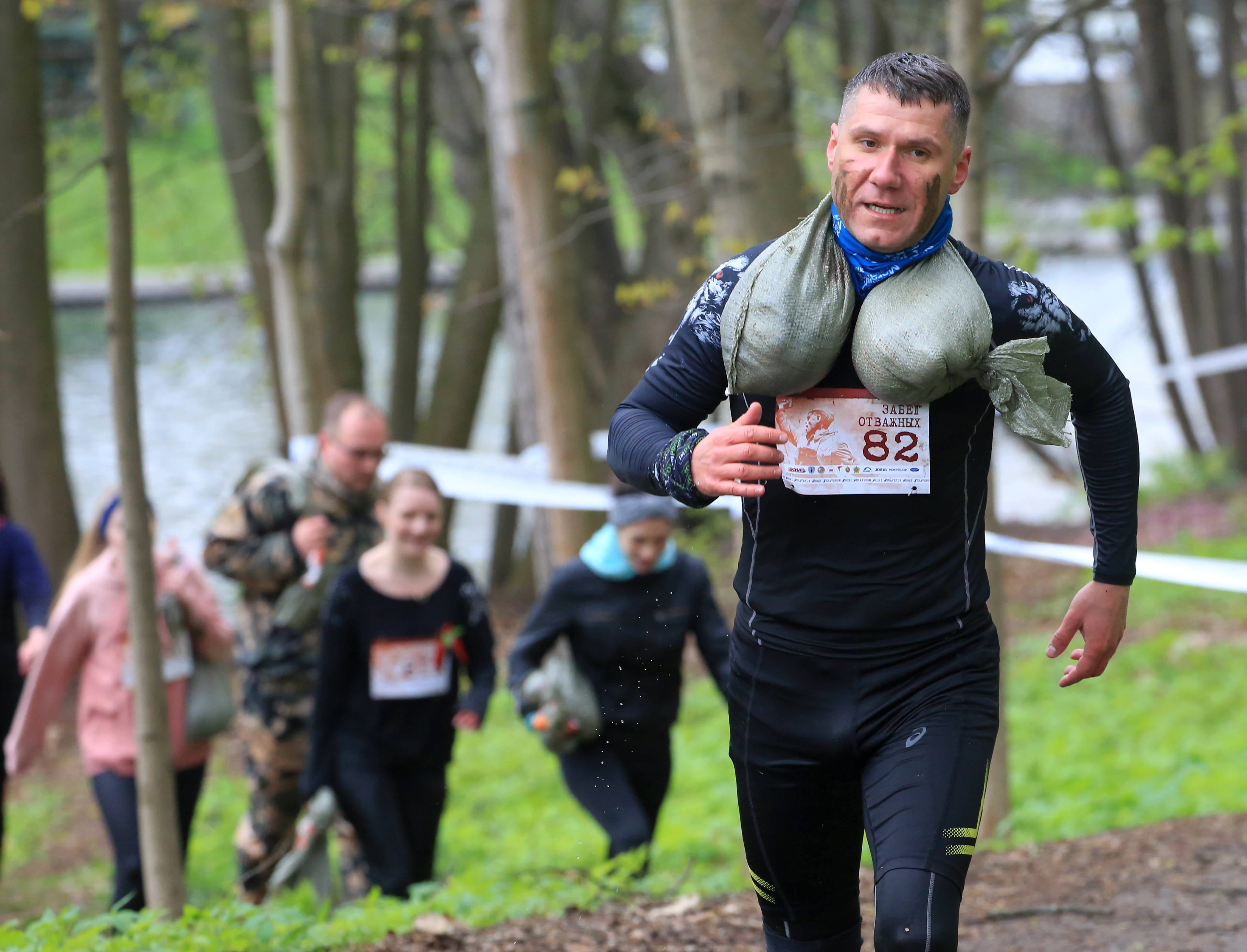 白俄罗斯雪橇选手完成惊艳表演 白俄罗斯雪橇选手完成惊艳表演