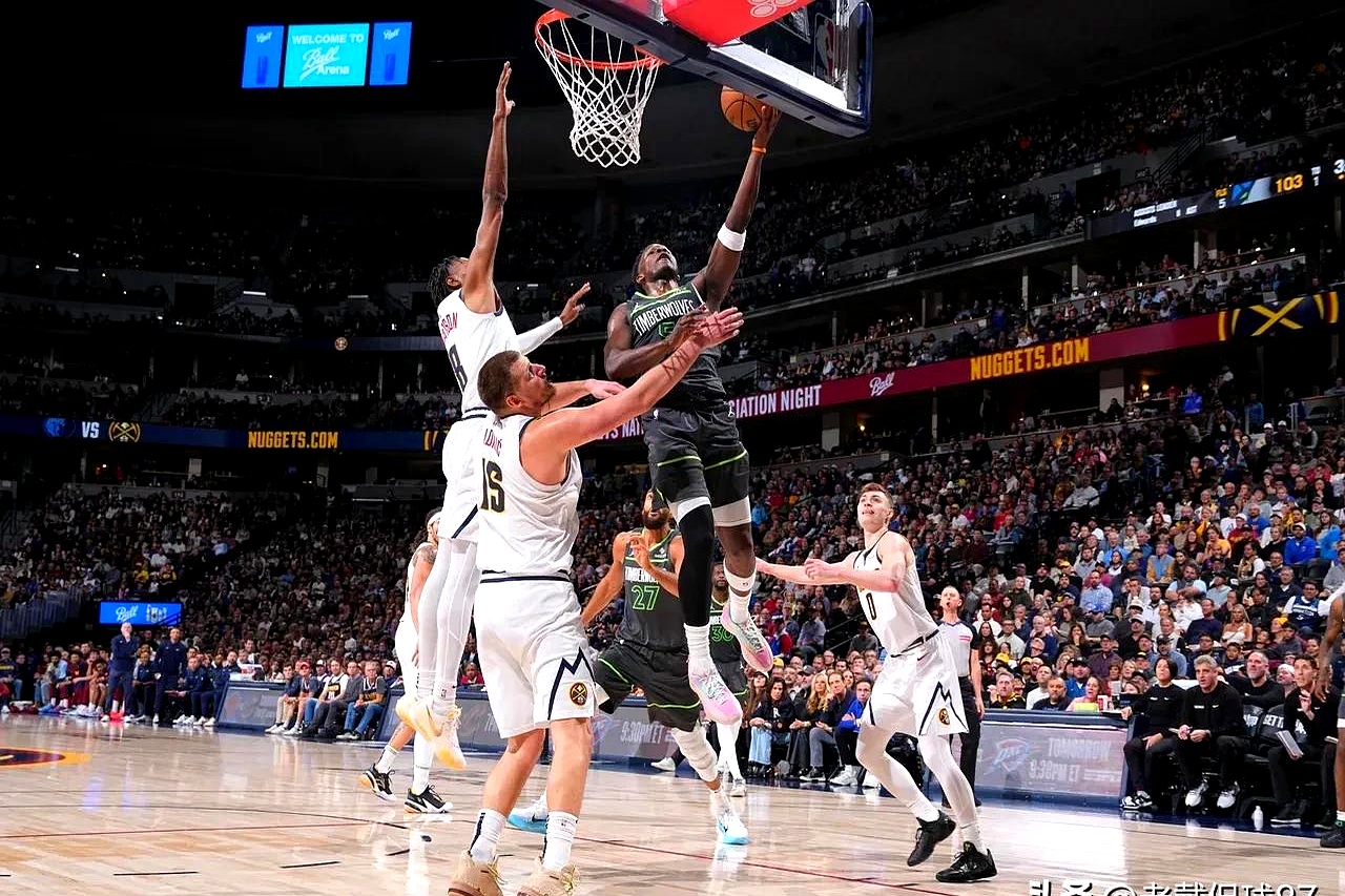 森林狼主场击败开拓者，小威基表现英勇