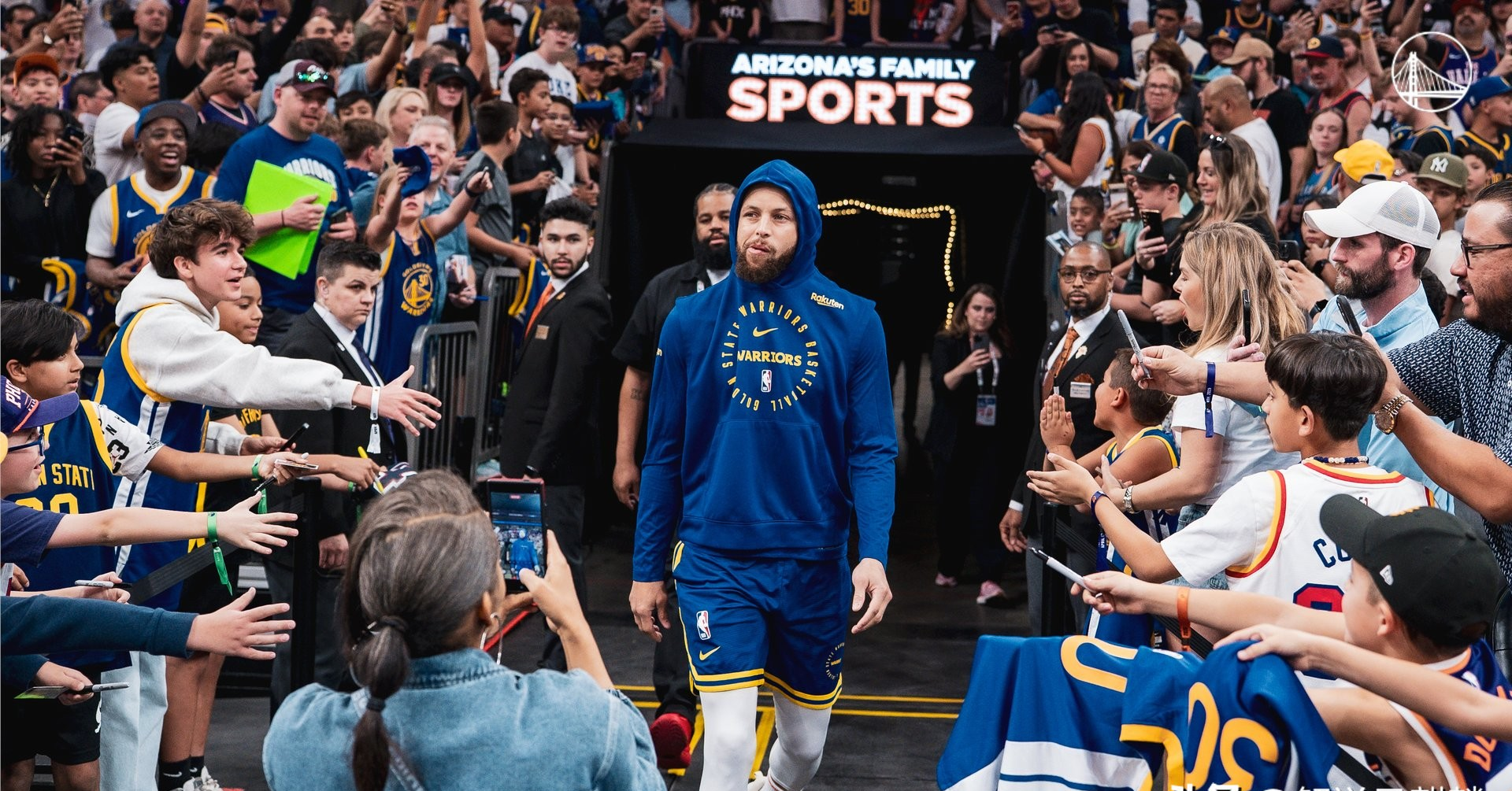 勇士表现亮眼,轻松赢下比赛 勇士表现亮眼,轻松赢下比赛