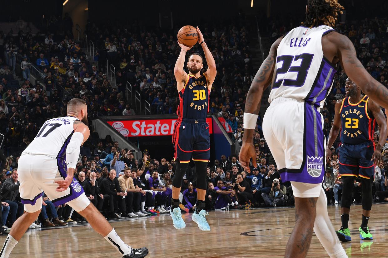 骑士击败开拓者科沃尔末段关键绝杀,客场较量实现两连胜 骑士击败开拓者科沃尔末段关键绝杀,客场较量实现两连胜