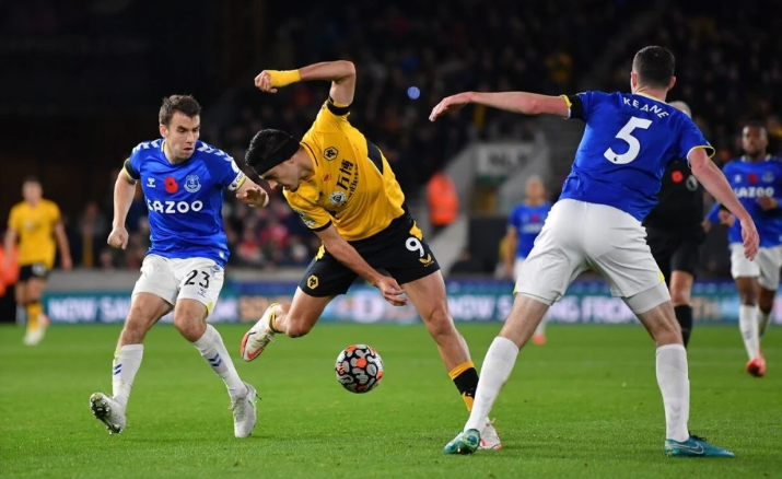 九游娱乐首页-狼队客场逼平埃弗顿,奉献激烈对决!的简单介绍