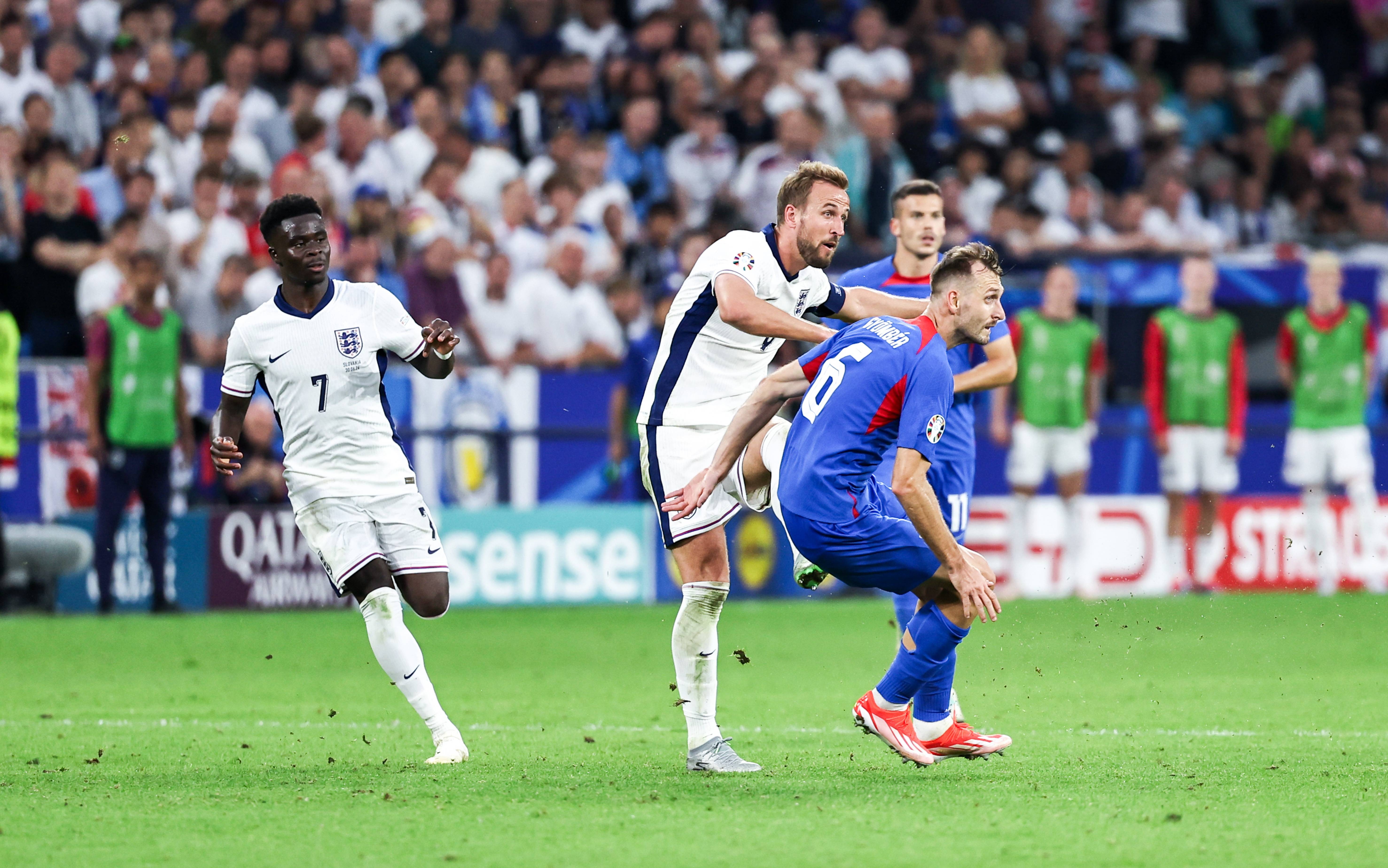 塞尔维亚击败克罗地亚,成功晋级欧洲杯四强 塞尔维亚击败克罗地亚,成功晋级欧洲杯四强