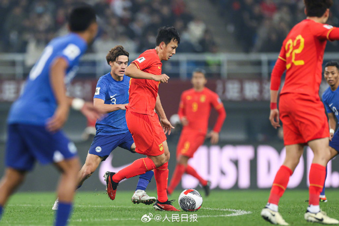 九游娱乐首页-中国国家男足队与新加坡队热身赛比分比地告：2:0胜出