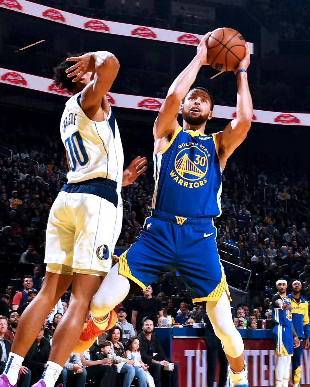 勇士大胜独行侠，取得四连胜